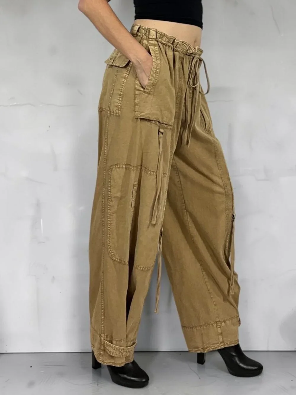 Free People One Step Ahead Parachute Pant XS Neutral Wide Leg Cargo OVERSIZED